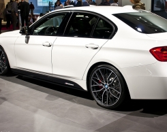 Performance 20. BMW 328i м пакет. БМВ 3 М перфоманс 2013. BMW M Performance полоса. Полосы от BMW Performance e82.